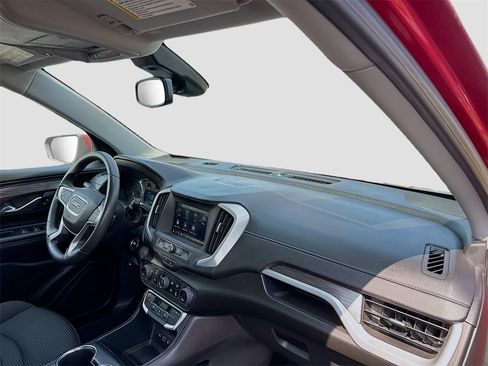 Used 2024 GMC Terrain SLE w/ Driver Convenience Package image 21