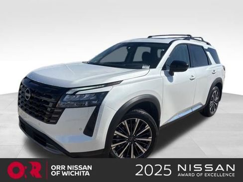 New 2026 Nissan Pathfinder Platinum FWD image 1