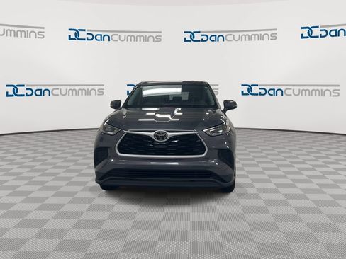 Used 2020 Toyota Highlander L AWD/4WD image 3
