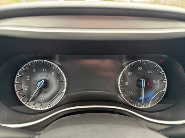 Used 2023 Chrysler Pacifica Touring-L FWD image 33