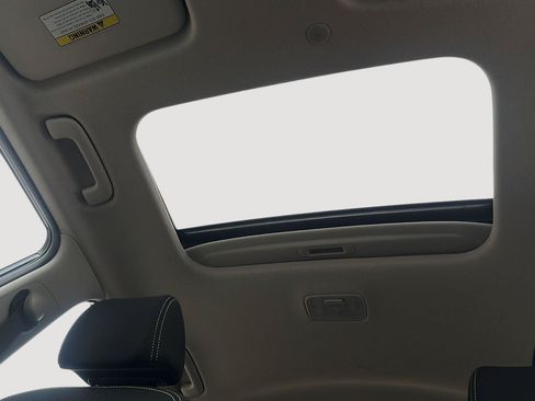 Certified 2023 Hyundai Venue SEL FWD image 34