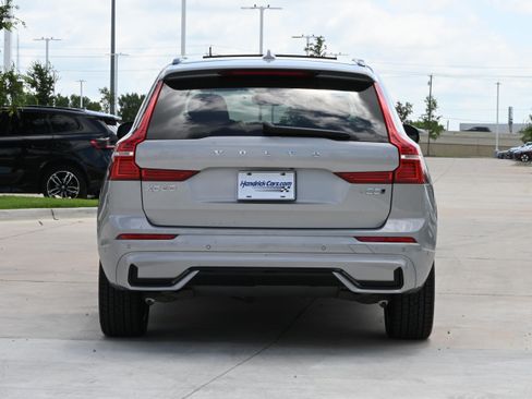 Used 2024 Volvo XC60 B5 Plus AWD/4WD image 8
