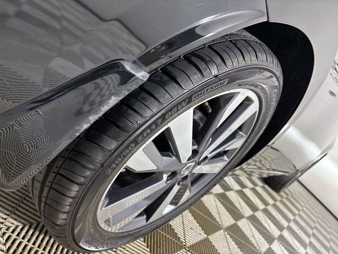 Used 2021 Nissan Versa SR image 33