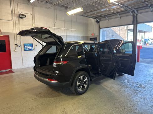 Used 2024 Jeep Grand Cherokee Limited 4xe AWD/4WD image 14