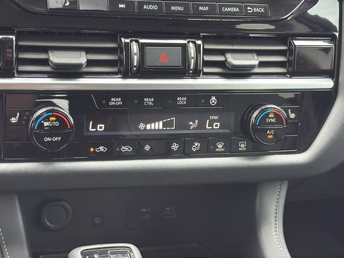 Used 2023 Nissan Pathfinder SL AWD/4WD image 36