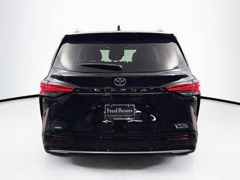 Used 2023 Toyota Sienna Limited AWD/4WD image 7