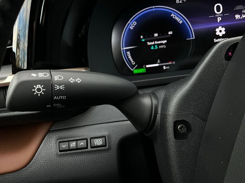 New 2025 Toyota Crown Signia image 39