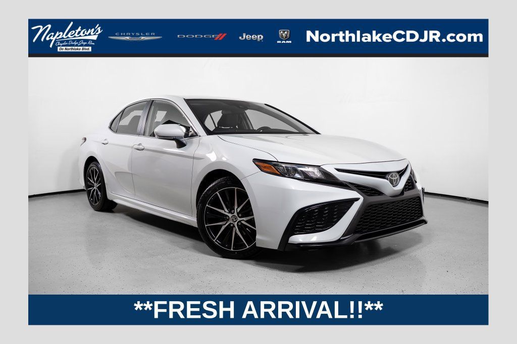 Used 2024 Toyota Camry SE FWD image 1