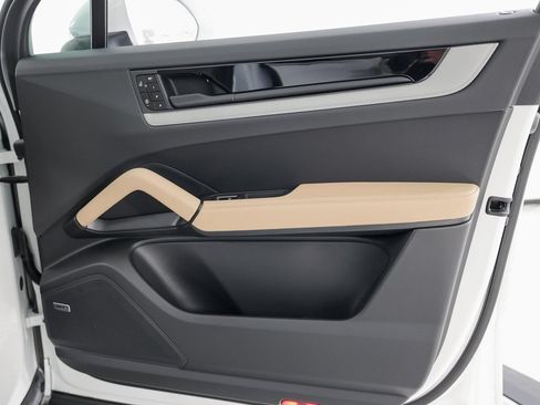 Certified 2026 Porsche Cayenne AWD/4WD image 26