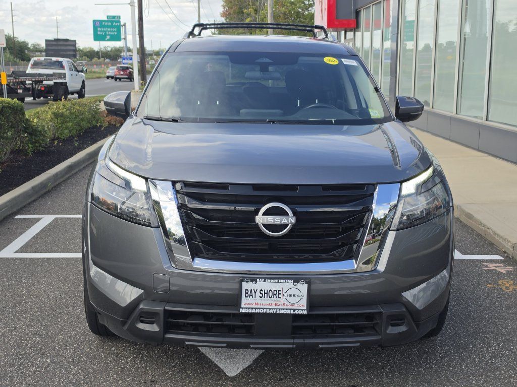 Certified 2024 Nissan Pathfinder SV AWD/4WD image 4