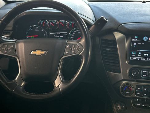 Used 2018 Chevrolet Suburban LT RWD image 16