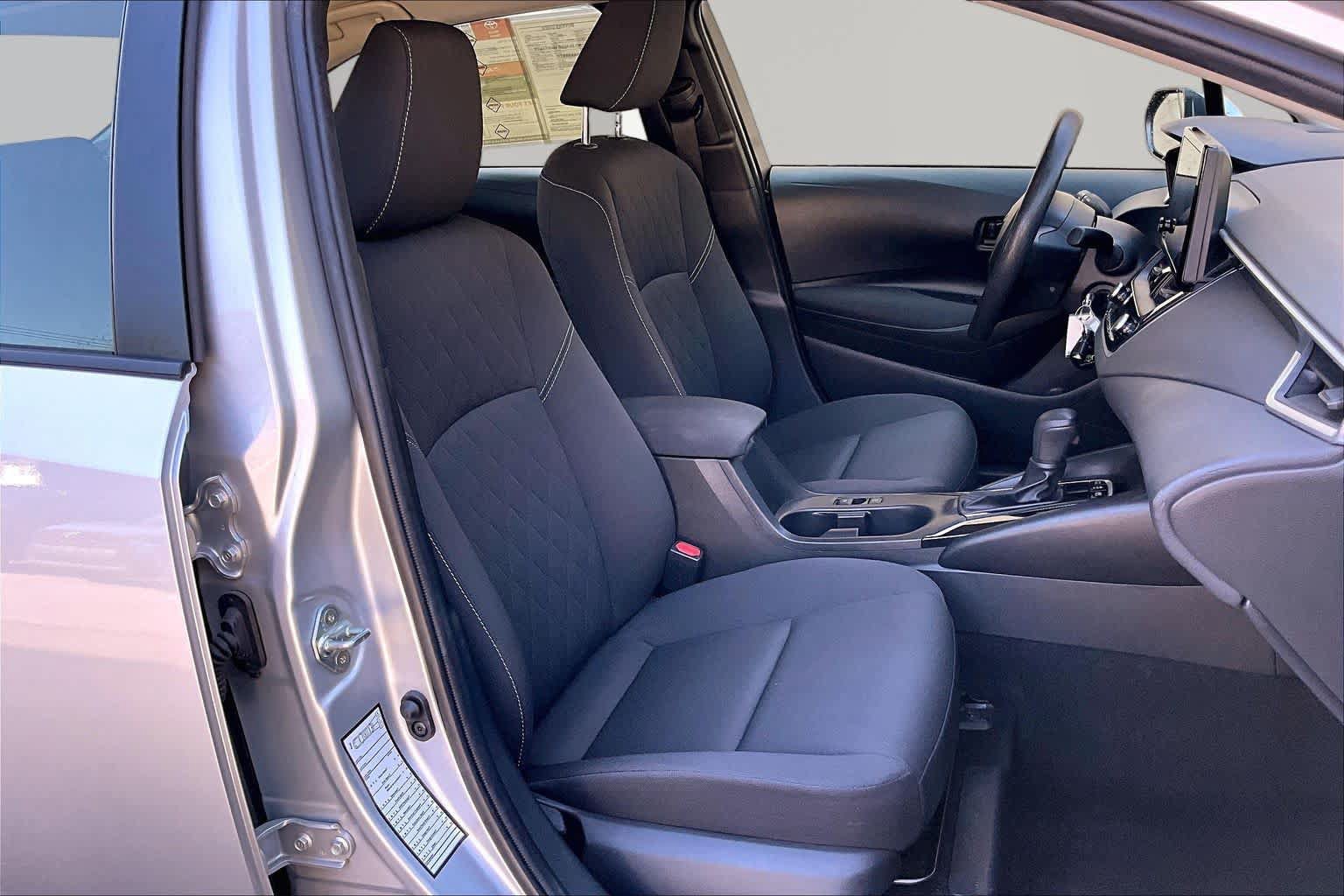 Used 2025 Toyota Corolla LE FWD image 9