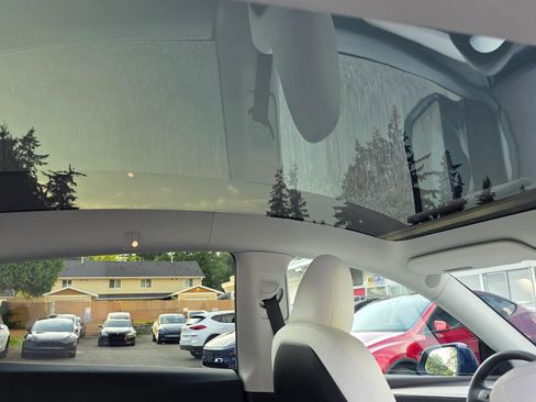 Used 2025 Tesla Model Y Long Range AWD/4WD image 15