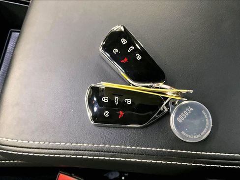 Used 2024 Volkswagen Atlas Cross Sport SE image 14