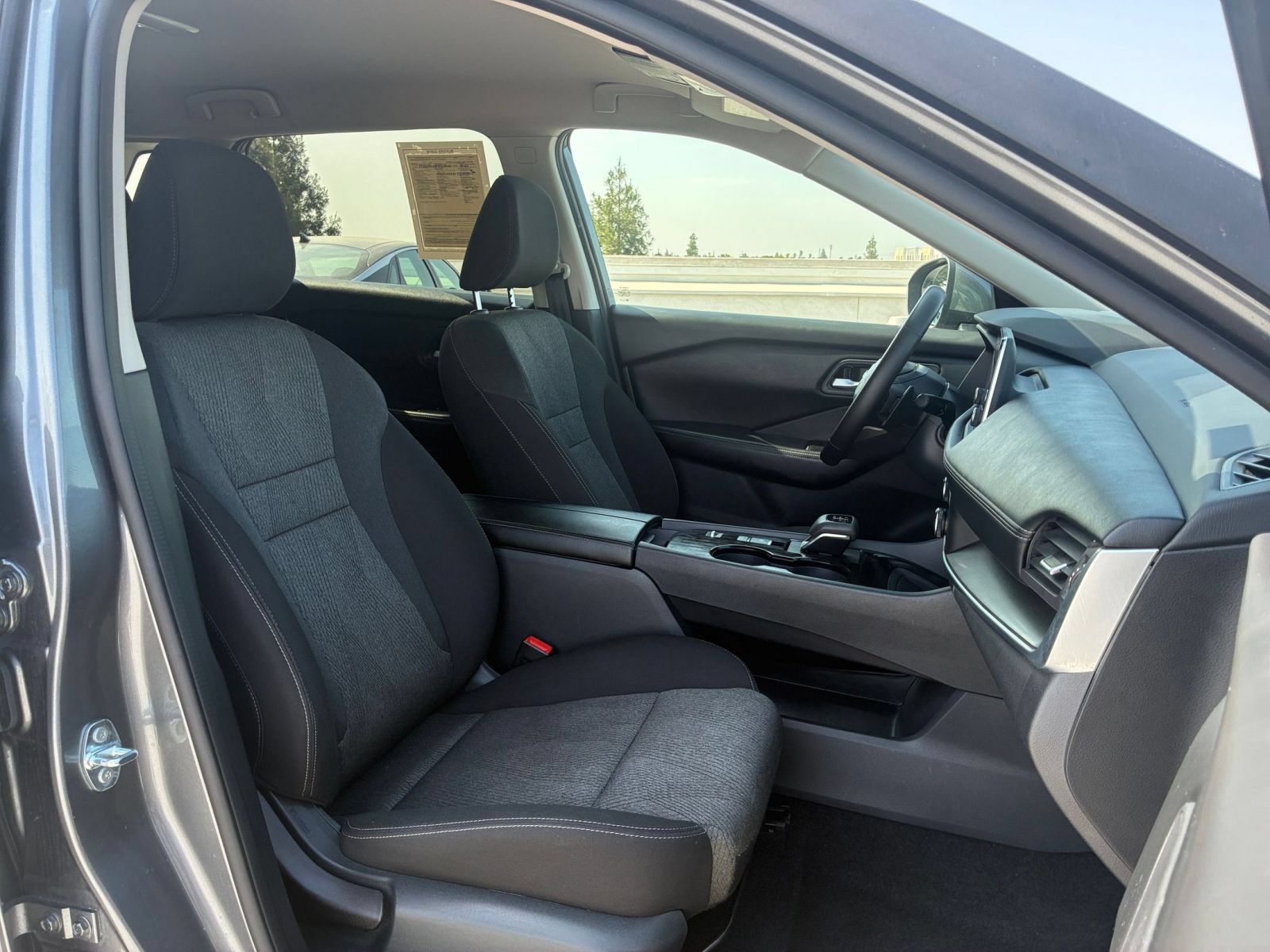 Used 2025 Nissan Rogue SV FWD image 37