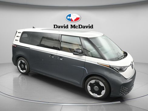 Used 2025 Volkswagen ID. Buzz Pro S Plus RWD image 35