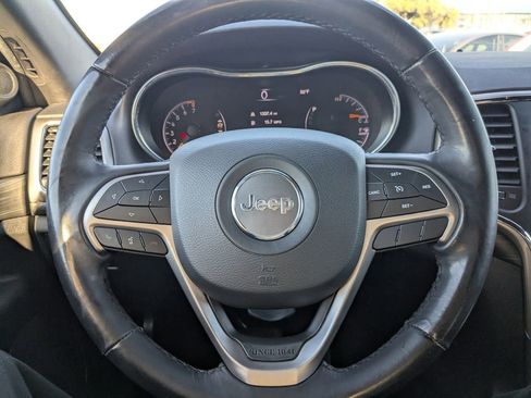 Used 2020 Jeep Grand Cherokee Laredo w/ 18" Wheel & 8.4" Radio Group image 27