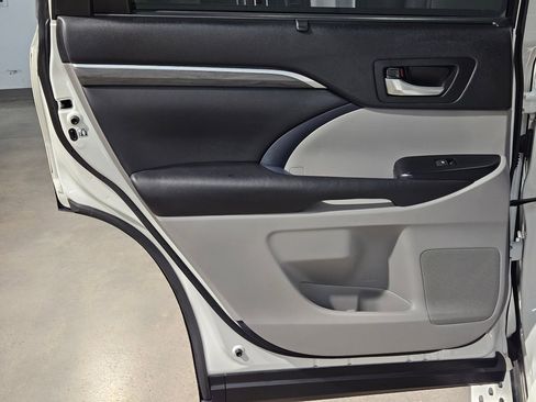 Used 2017 Toyota Highlander Limited Platinum image 36