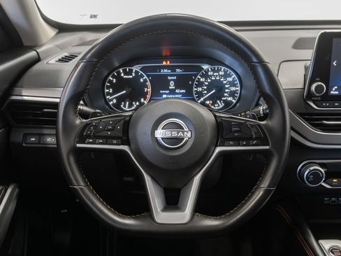 Used 2025 Nissan Altima 2.5 SR AWD/4WD image 11