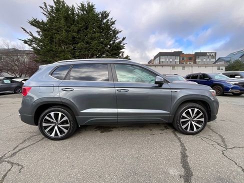 Used 2022 Volkswagen Taos SE image 9