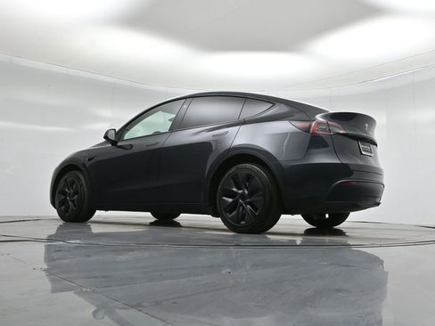 Used 2024 Tesla Model Y Long Range image 46