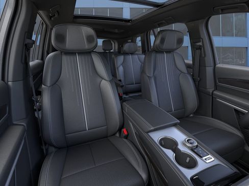 New 2026 Cadillac Vistiq Luxury w/ LPO, Floor Liner Package image 16