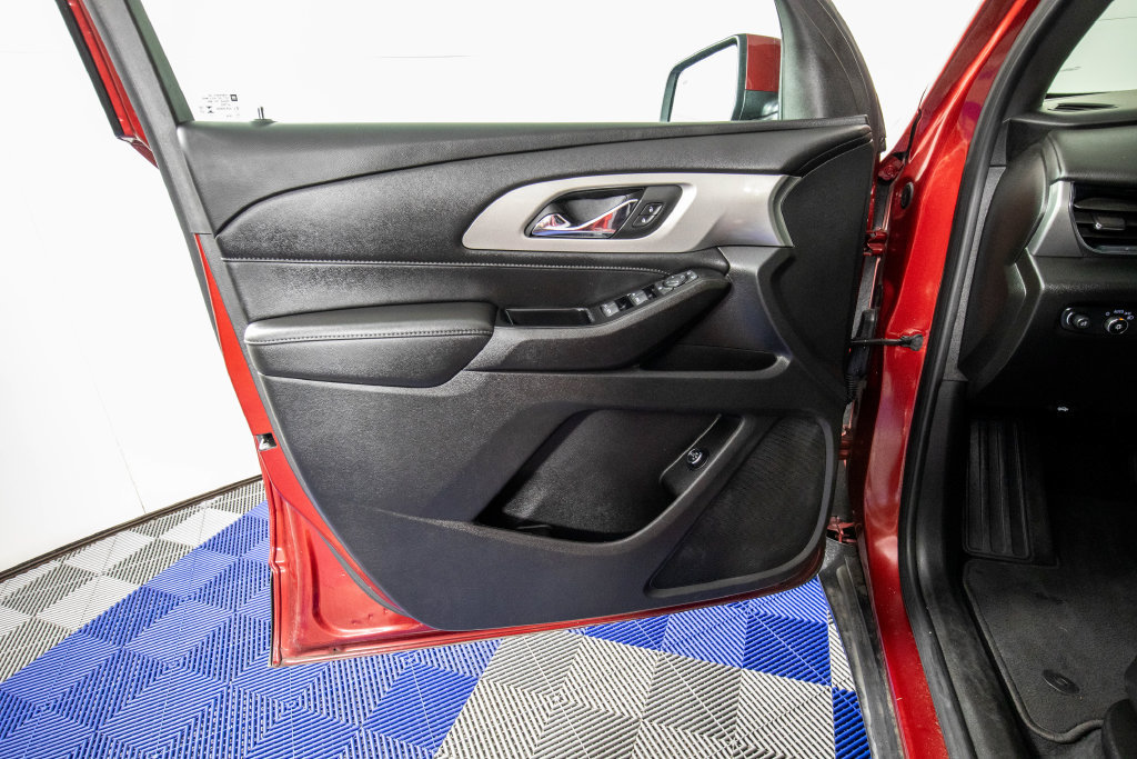 Used 2023 Chevrolet Traverse LT FWD image 15