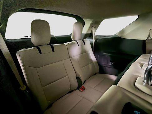 Used 2020 Ford Explorer Platinum image 30