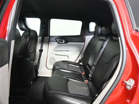 Used 2024 Jeep Compass Latitude AWD/4WD image 17
