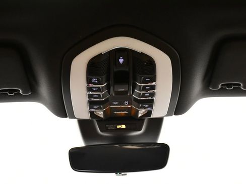 Certified 2025 Porsche Macan image 22