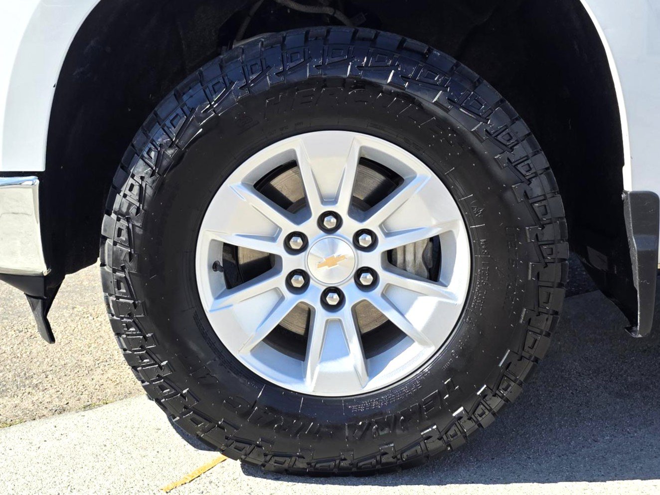 Used 2025 Chevrolet Silverado 1500 LT w/ Safety Package AWD/4WD image 9