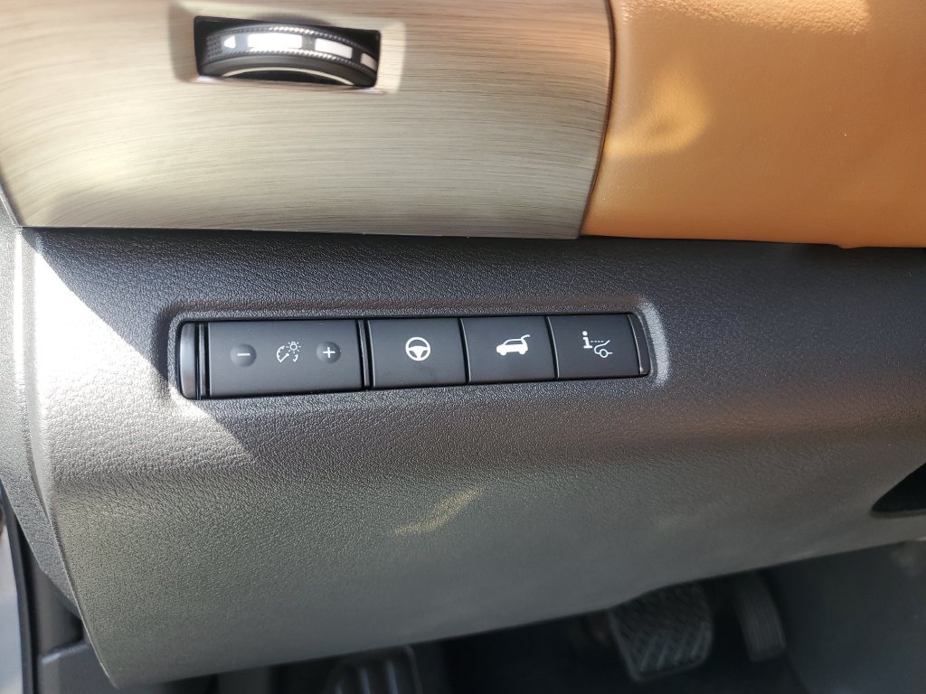Used 2025 Nissan Pathfinder Platinum w/ Cargo Package FWD image 30