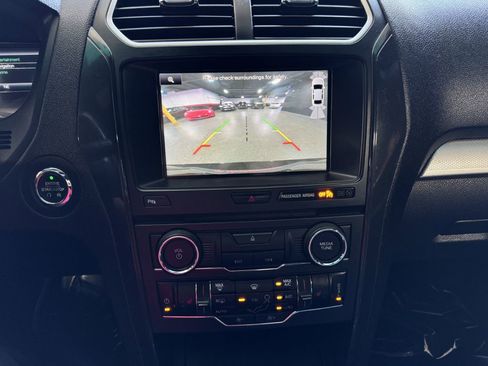 Used 2016 Ford Explorer XLT w/ Equipment Group 202A image 10