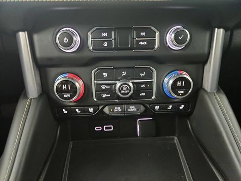 Used 2024 GMC Yukon SLT AWD/4WD image 29