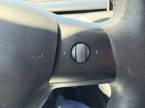 Used 2022 Tesla Model Y Long Range AWD/4WD image 12