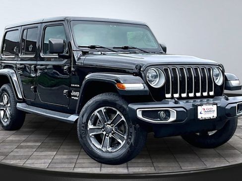 Used 2018 Jeep Wrangler Unlimited Sahara AWD/4WD image 3