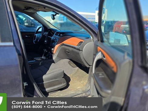 Used 2015 Chevrolet Traverse LT w/ Style and Technology Package image 15