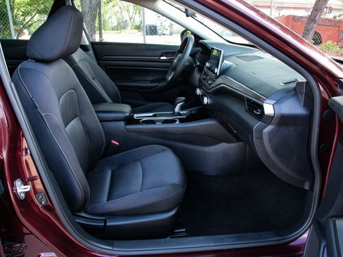 Used 2024 Nissan Altima 2.5 SV FWD image 29