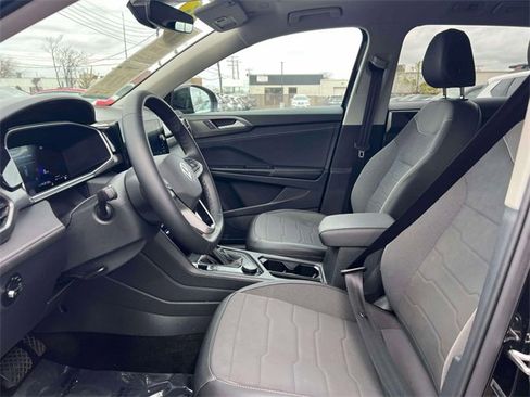 Used 2025 Volkswagen Taos SE image 16