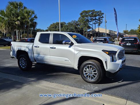 Used 2024 Toyota Tacoma Limited w/ Limited Package (LT) image 7