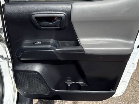 Used 2020 Toyota Tacoma SR AWD/4WD image 29