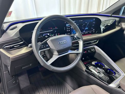 Certified 2025 Audi Q5 Premium w/ Convenience Package image 2