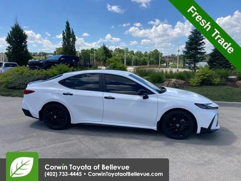 Used 2026 Toyota Camry Hybrid FWD image 2