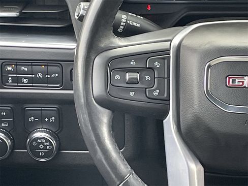 Used 2022 GMC Yukon SLT w/ SLT Premium Package image 18