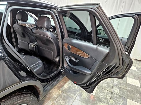 Used 2019 Mercedes-Benz GLC 300 4MATIC image 11