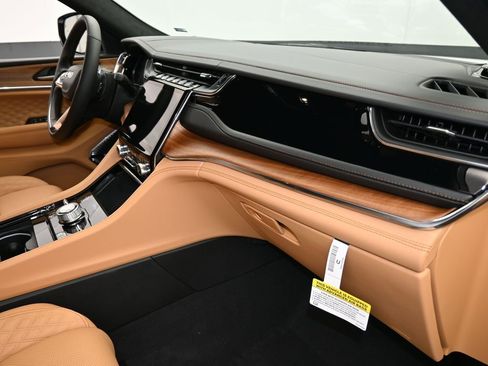 New 2025 Jeep Grand Cherokee Summit image 46