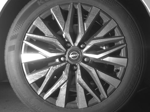 Used 2025 Nissan Altima 2.5 SV FWD image 13