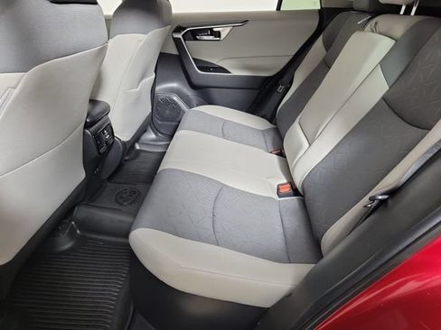 Used 2021 Toyota RAV4 XLE AWD/4WD image 12
