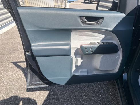 Used 2023 Ford Maverick XLT image 11