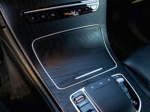 Used 2020 Mercedes-Benz GLC 300 image 27